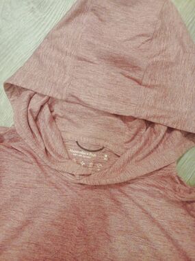 Abercrombie & Fitch Heathered Mauve Hooded Tee